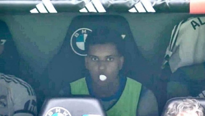 爱游戏全站-西媒：罗德里戈对热身后不上场很不满！皇马拒绝8000万欧以下卖他