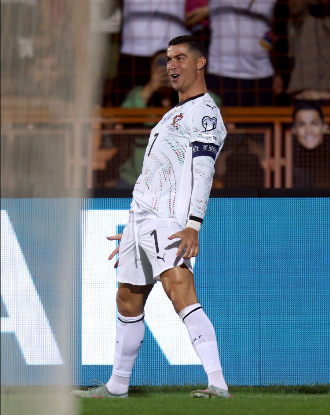 爱游戏体育-豪门狂欢夜！英格兰8连斩鱼腩，C罗一战超梅西，葡萄牙造5-0惨案