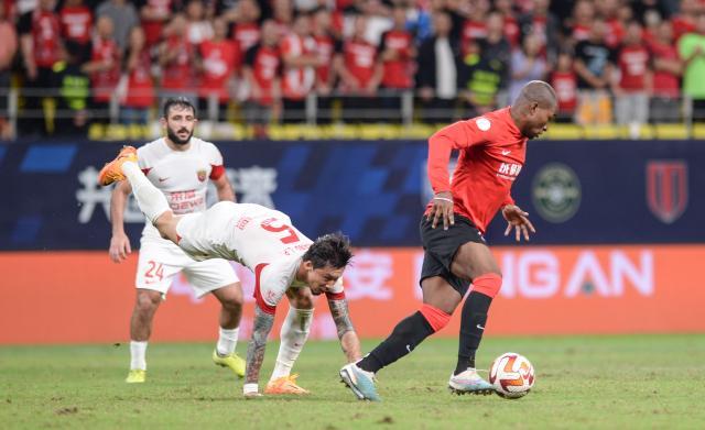 爱游戏-海港败走凤凰山还将迎来天王山PK？哈维尔怒批开局